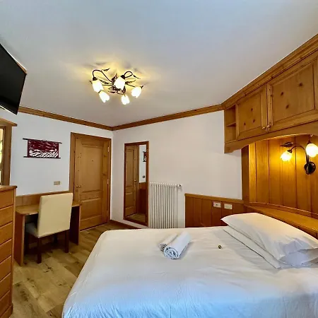 Family Ski-in Ski-out Канацеї