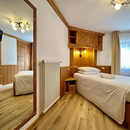 Family Ski-in Ski-out 4* Канацеї