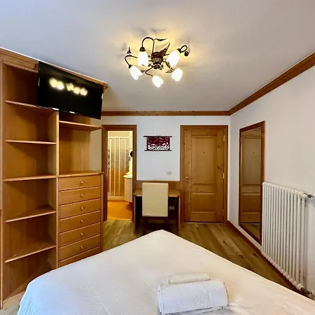 Family Ski-in Ski-out 4* كنازاي