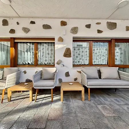 فندق مبيت وإفطار Family Ski-in Ski-out 4*