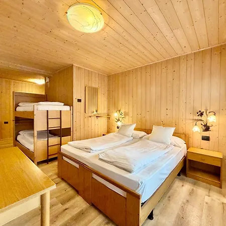 Family Ski-in Ski-out 3* Canazei