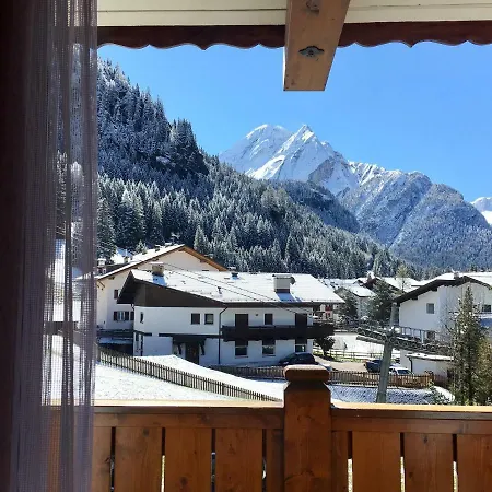 Bed & Breakfast Family Ski-in Ski-out Canazei