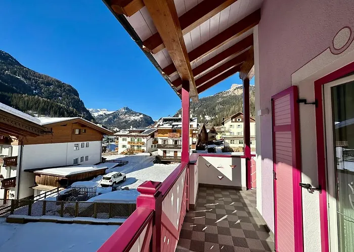 Bed & Breakfast Family Ski-in Ski-out Canazei