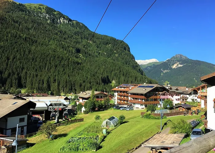 Family Ski-in Ski-out Bed & Breakfast Canazei